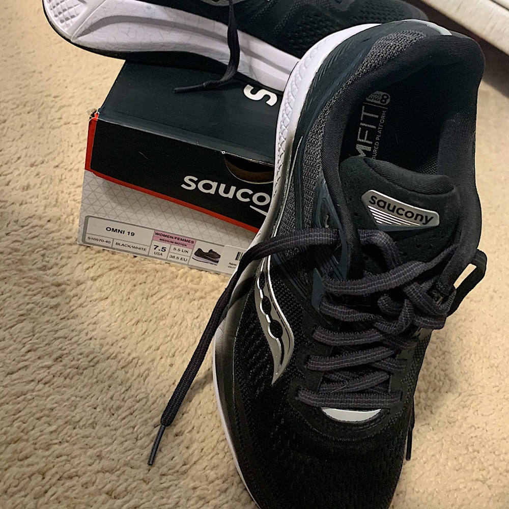 Saucony Running Sneaker (Omni 19) size 7.5